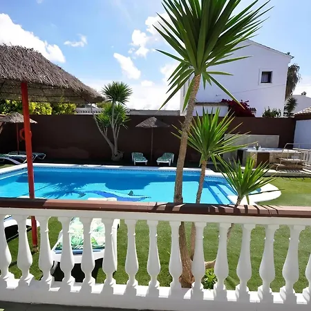 Chalet Familiar Con Piscina Y Jacuzzi Compartidos En Conil, Cerca De La Playa - Es-180-84 * Conil De La Frontera