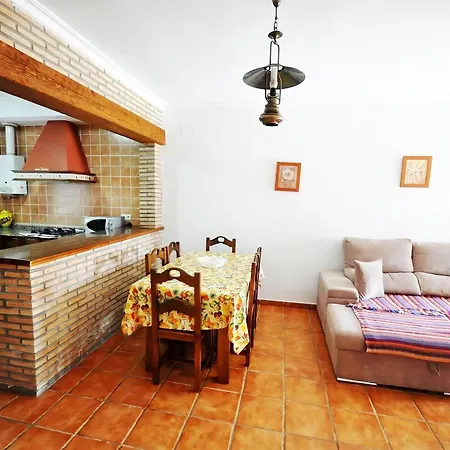 Chalet Familiar Con Piscina Y Jacuzzi Compartidos En Conil, Cerca De La Playa - Es-180-84