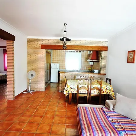 Villa Chalet Familiar Con Piscina Y Jacuzzi Compartidos En Conil, Cerca De La Playa - Es-180-84