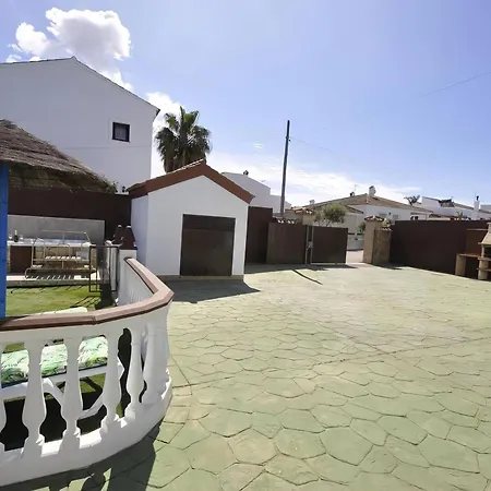 Chalet Familiar Con Piscina Y Jacuzzi Compartidos En Conil, Cerca De La Playa - Es-180-84 Villa Conil De La Frontera