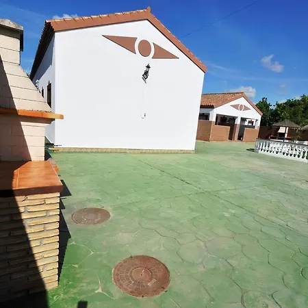 Chalet Familiar Con Piscina Y Jacuzzi Compartidos En Conil, Cerca De La Playa - Es-180-84 *