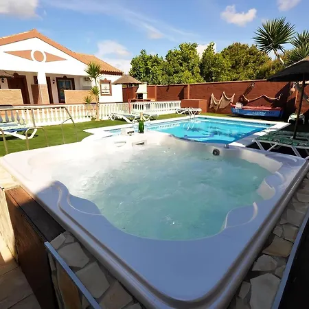 Chalet Familiar Con Piscina Y Jacuzzi Compartidos En Conil, Cerca De La Playa - Es-180-84 Conil De La Frontera